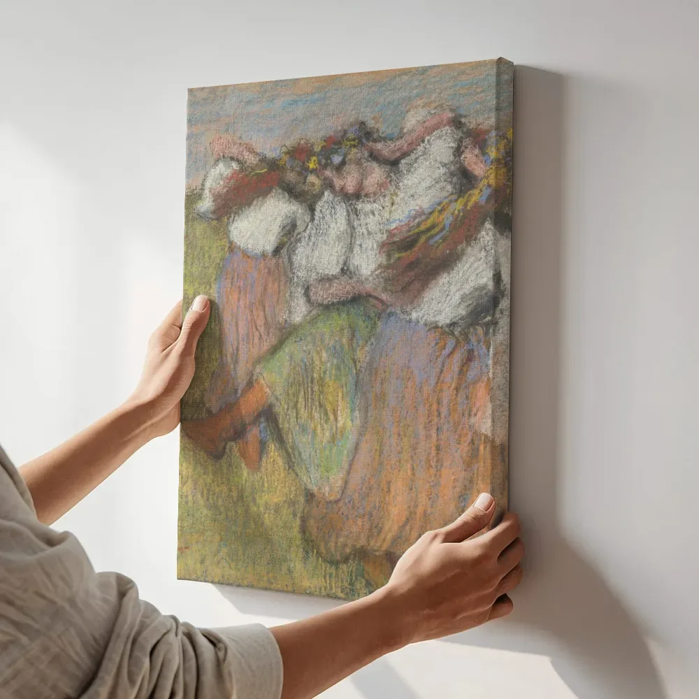 Sfeerimpressie: Ukrainian Dancers c. 1899 van Edgar Degas terwijl het aan de muur wordt gehangen