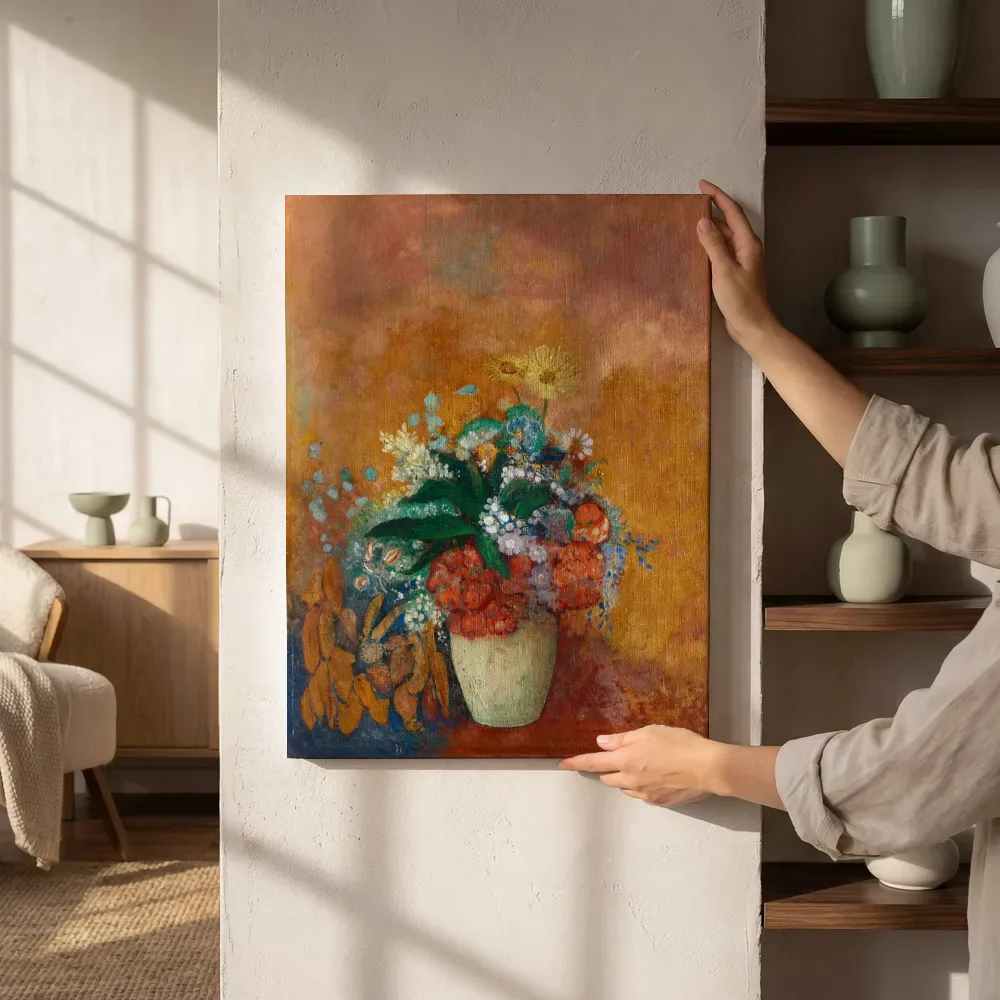 Sfeerimpressie: Vaas met bloemen van Odilon Redon naast de kast