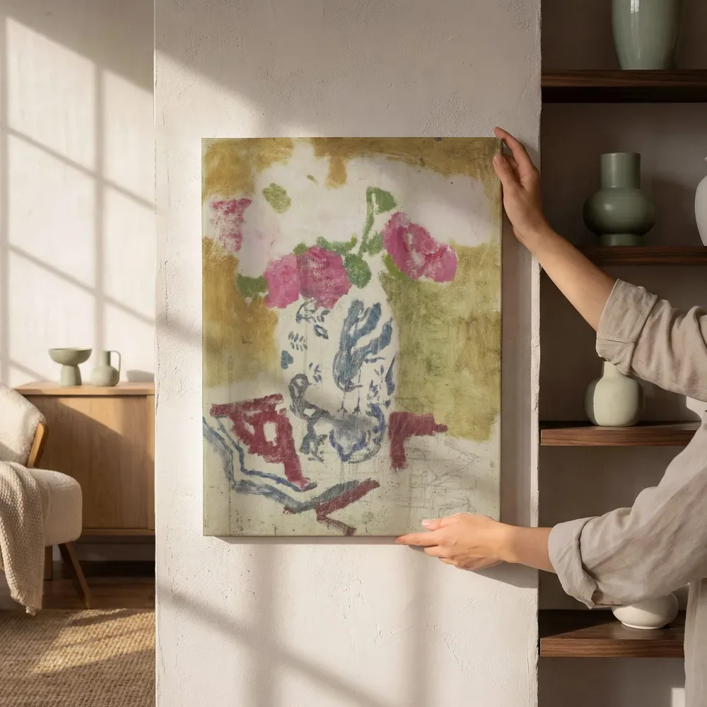 Sfeerimpressie: Vaas met roze bloemen van George Hendrik Breitner naast de kast