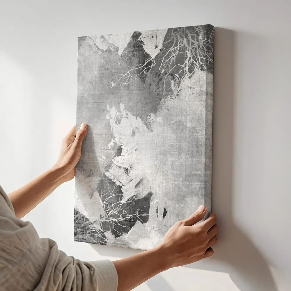 Sfeerimpressie: Vertakte structuren in zwart-wit terwijl het aan de muur wordt gehangen