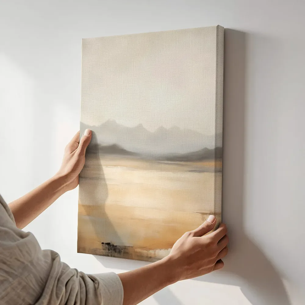 Sfeerimpressie: Verweerde bergketen terwijl het aan de muur wordt gehangen