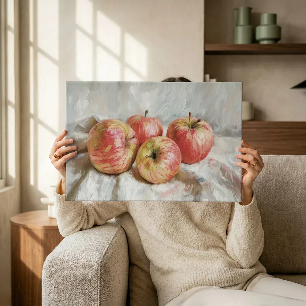 Sfeerimpressie: Vier appels op wit linnen terwijl het omhoog wordt gehouden
