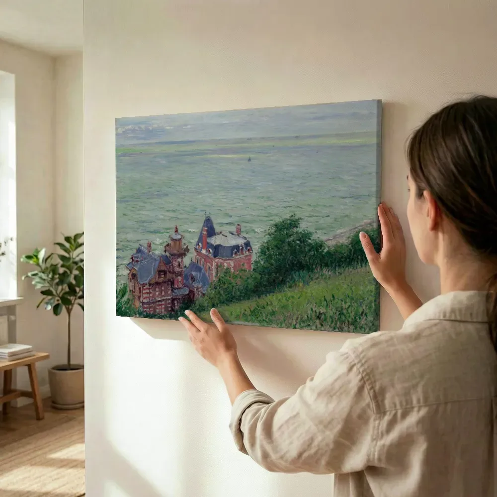 Sfeerimpressie: Villa's in Trouville van Gustave Caillebotte terwijl het wordt opgehangen