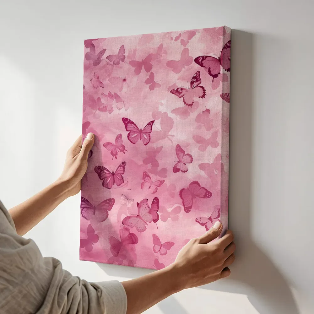 Sfeerimpressie: Vlinderdroom roze terwijl het aan de muur wordt gehangen