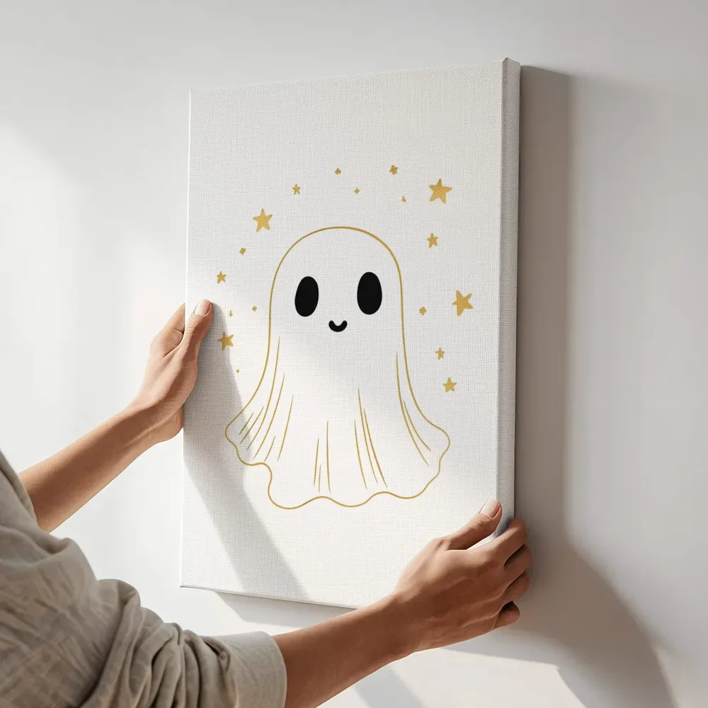 Sfeerimpressie: Vriendelijk sterrenspookje goud terwijl het aan de muur wordt gehangen