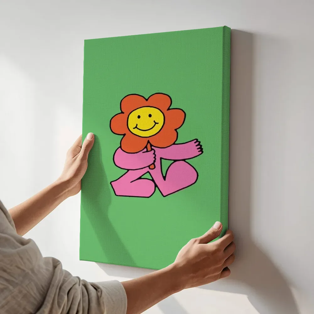 Sfeerimpressie: Vrolijke bloem met gezicht terwijl het aan de muur wordt gehangen