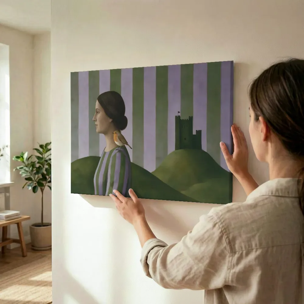 Sfeerimpressie: Vrouw bij het kasteel in lila en mosgroen terwijl het wordt opgehangen