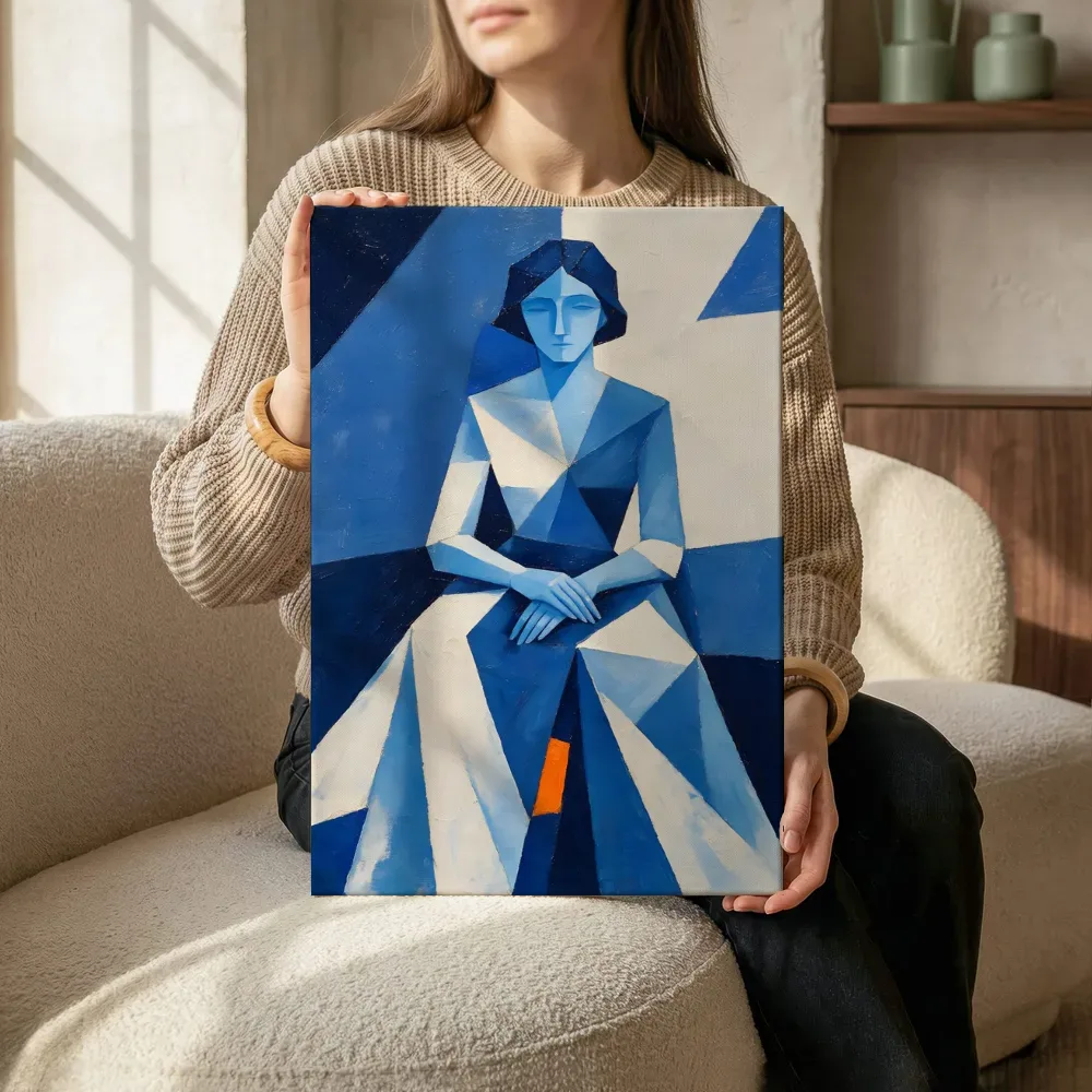 Sfeerimpressie: Vrouw in vlakken, blauw terwijl het zittend wordt getoond