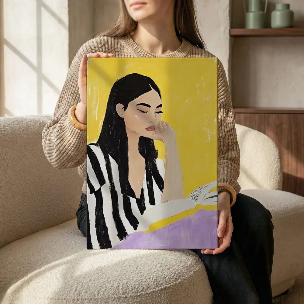 Sfeerimpressie: Vrouw leest boek terwijl het zittend wordt getoond