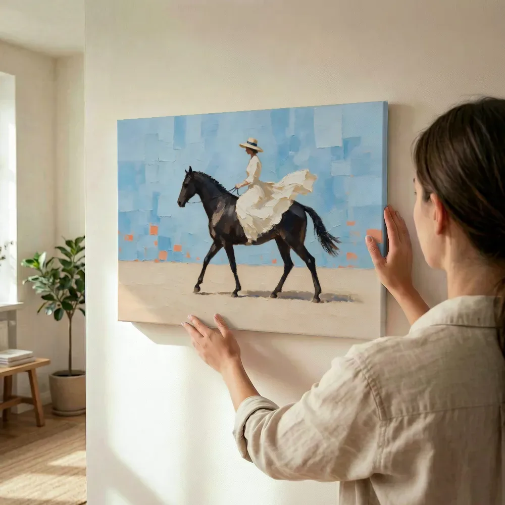 Sfeerimpressie: Vrouw te paard, olieverf in hemelsblauw terwijl het wordt opgehangen
