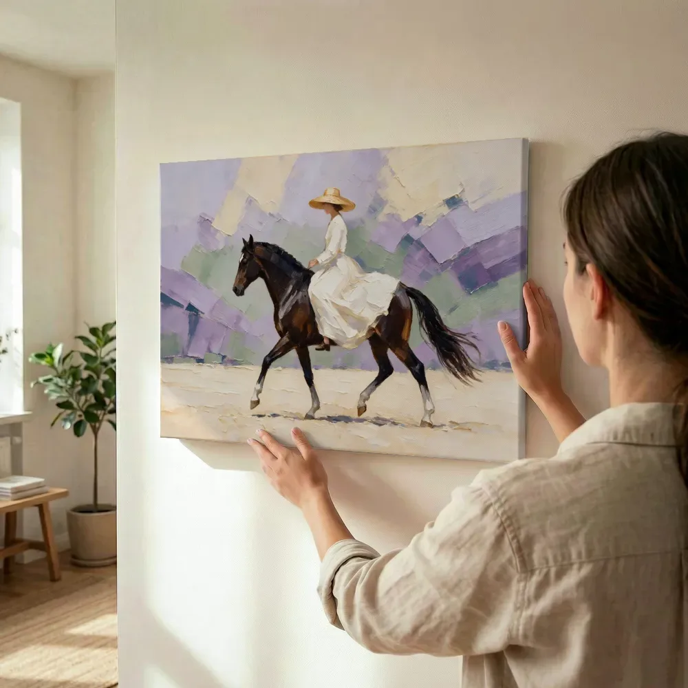 Sfeerimpressie: Vrouw te paard, olieverf in lavendelvelden terwijl het wordt opgehangen