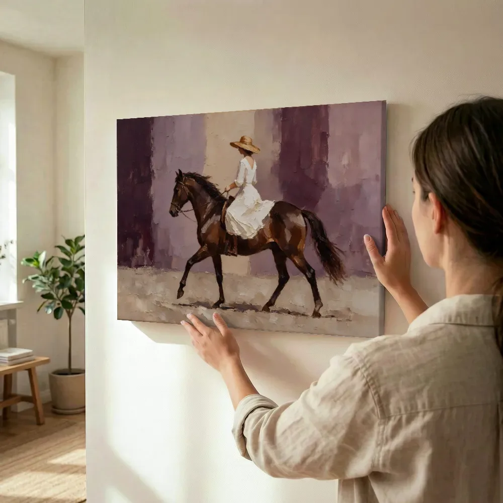 Sfeerimpressie: Vrouw te paard, olieverf in pruim terwijl het wordt opgehangen