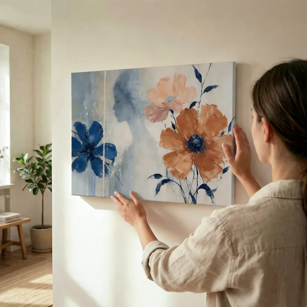 Sfeerimpressie: Vrouwensilhouet tussen grote bloemen terwijl het wordt opgehangen
