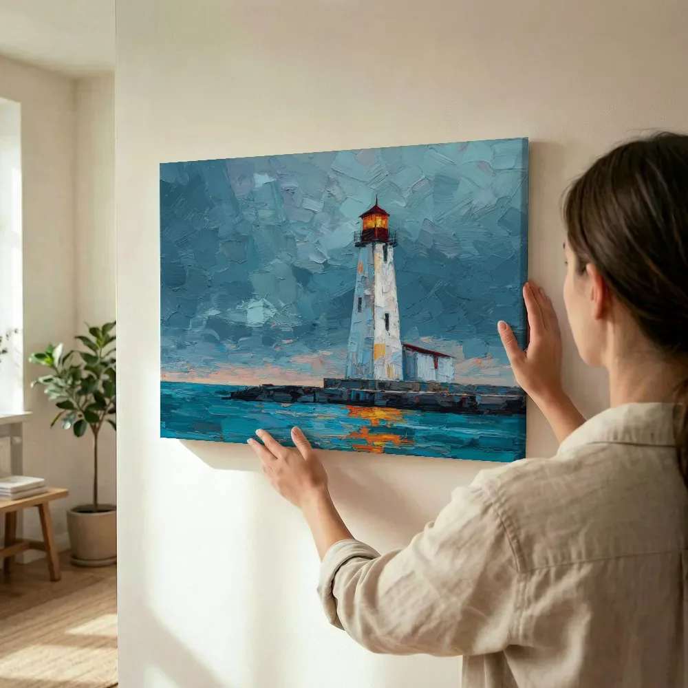 Sfeerimpressie: Vuurtoren bij schemering terwijl het wordt opgehangen