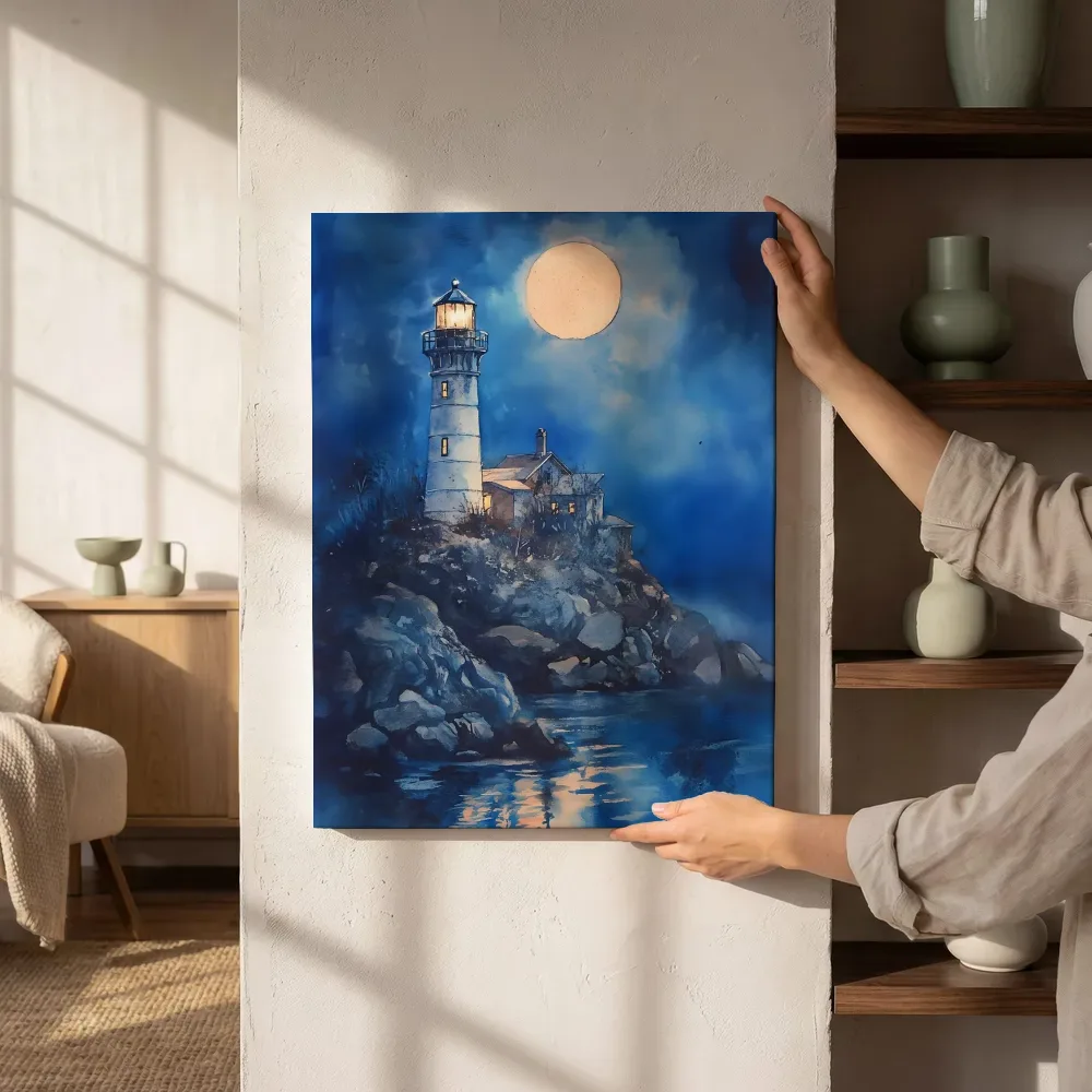 Sfeerimpressie: Vuurtoren bij nacht naast de kast