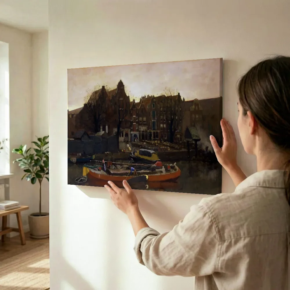 Sfeerimpressie: Warehouses, Amsterdam van George Hendrik Breitner terwijl het wordt opgehangen