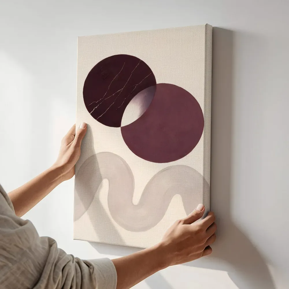 Sfeerimpressie: Wassende maan Retro Shapes in aubergine terwijl het aan de muur wordt gehangen