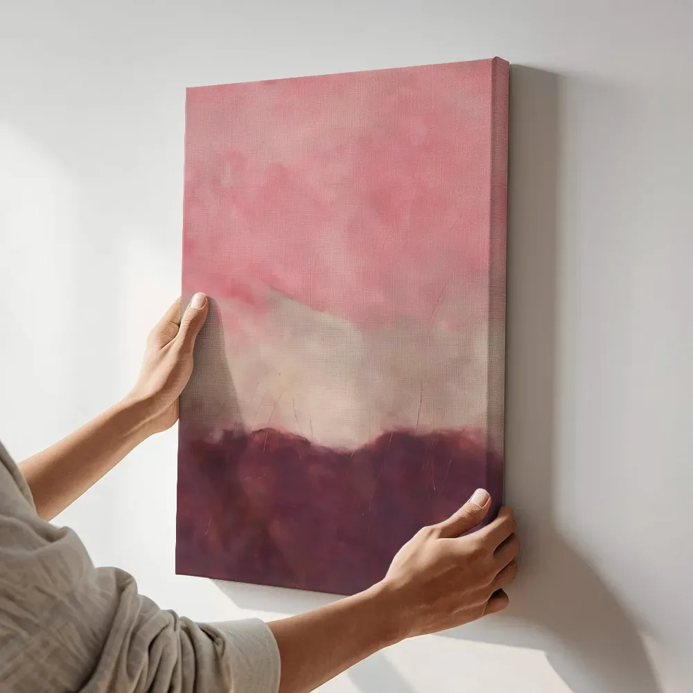 Sfeerimpressie: Wassing in twee massa's in roze en aubergine terwijl het aan de muur wordt gehangen