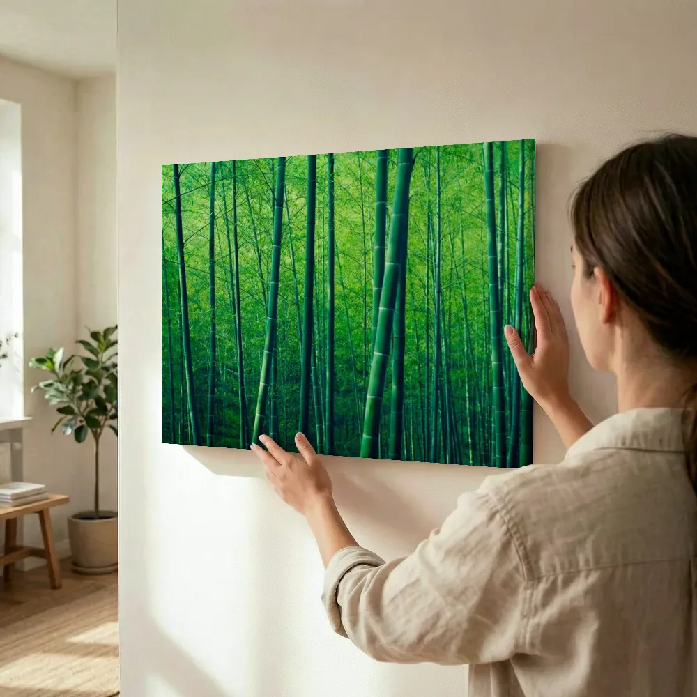 Sfeerimpressie: Weelderig groen bamboebos terwijl het wordt opgehangen