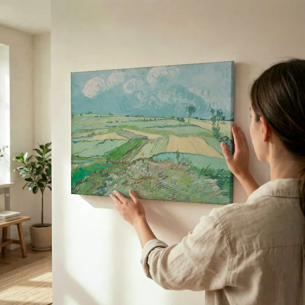 Sfeerimpressie: Korenvelden na de regen van Vincent van Gogh terwijl het wordt opgehangen