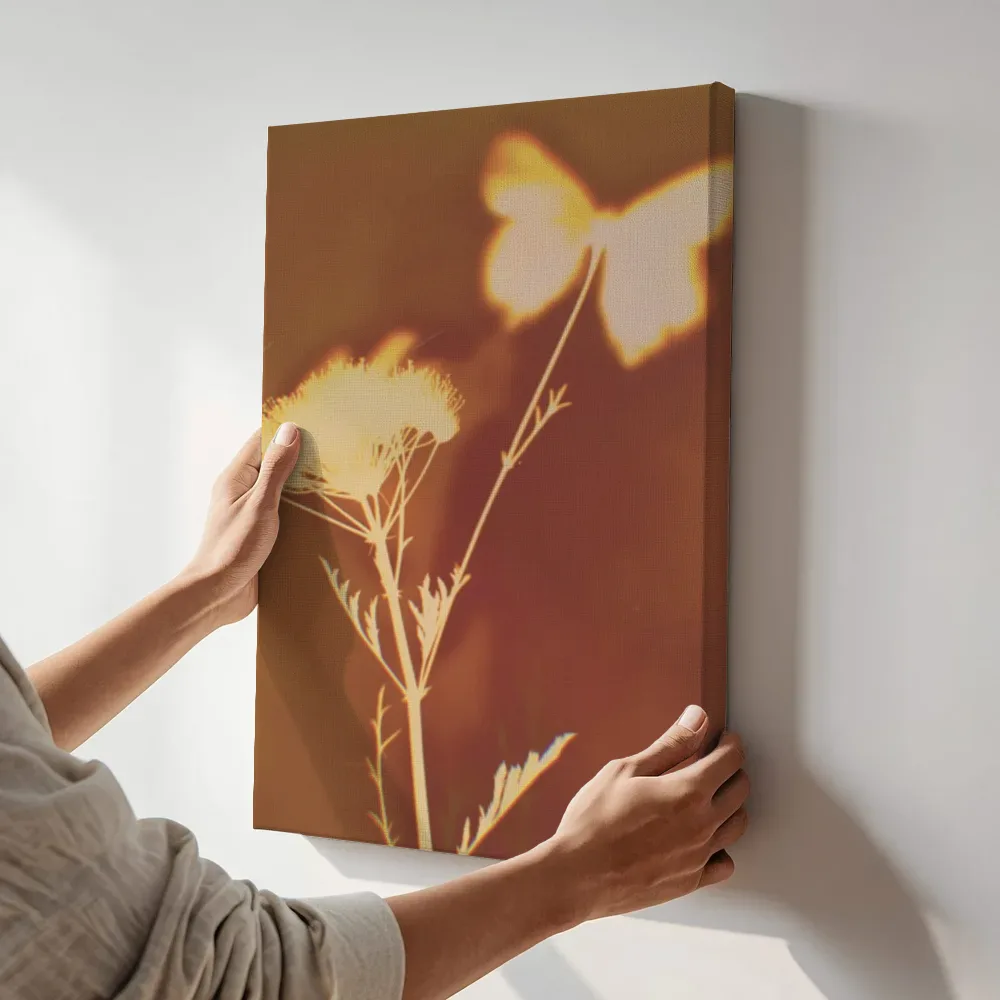 Sfeerimpressie: Wilde peen en vlinder terwijl het aan de muur wordt gehangen