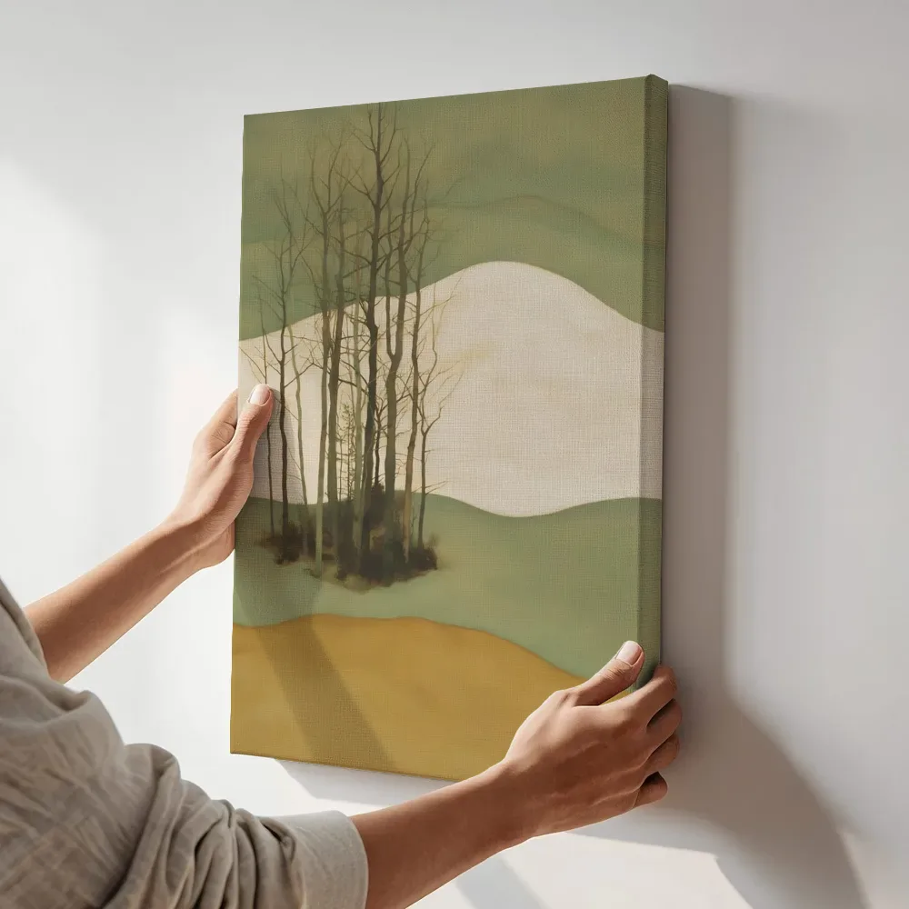 Sfeerimpressie: Winterbos in salie en oker terwijl het aan de muur wordt gehangen