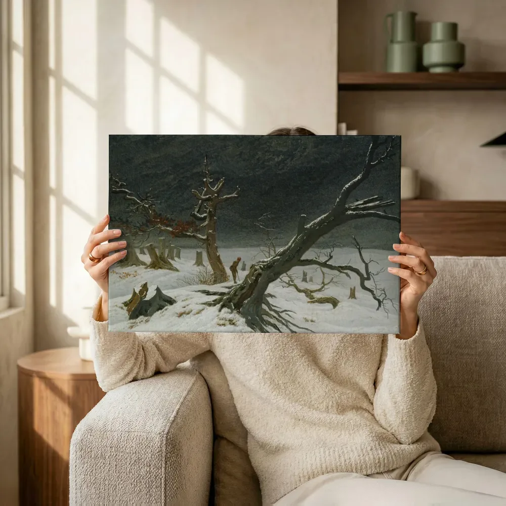 Sfeerimpressie: Winterlandschap van Caspar David Friedrich terwijl het omhoog wordt gehouden