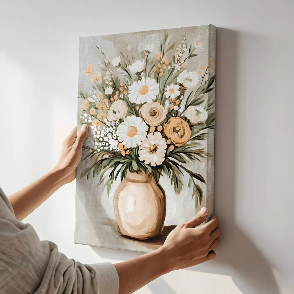 Sfeerimpressie: Witte bloemen en rozen boeket terwijl het aan de muur wordt gehangen
