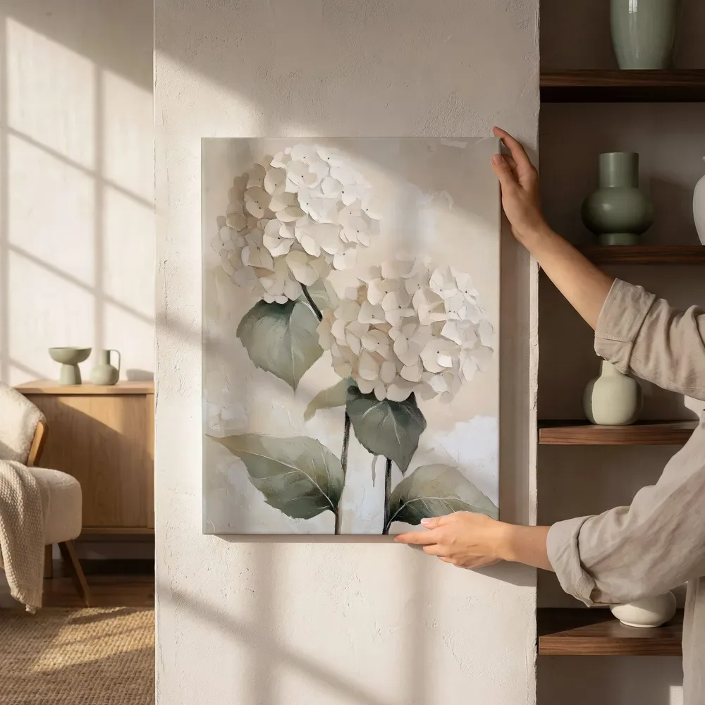 Sfeerimpressie: Witte hortensia naast de kast