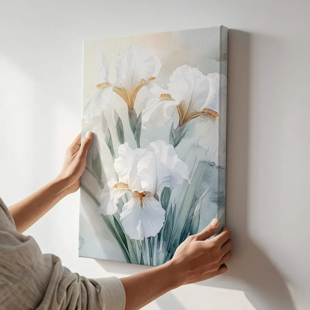 Sfeerimpressie: Witte irissen terwijl het aan de muur wordt gehangen