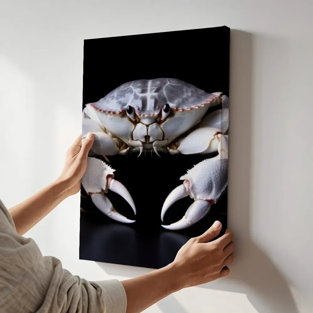Sfeerimpressie: Witte krab portret terwijl het aan de muur wordt gehangen