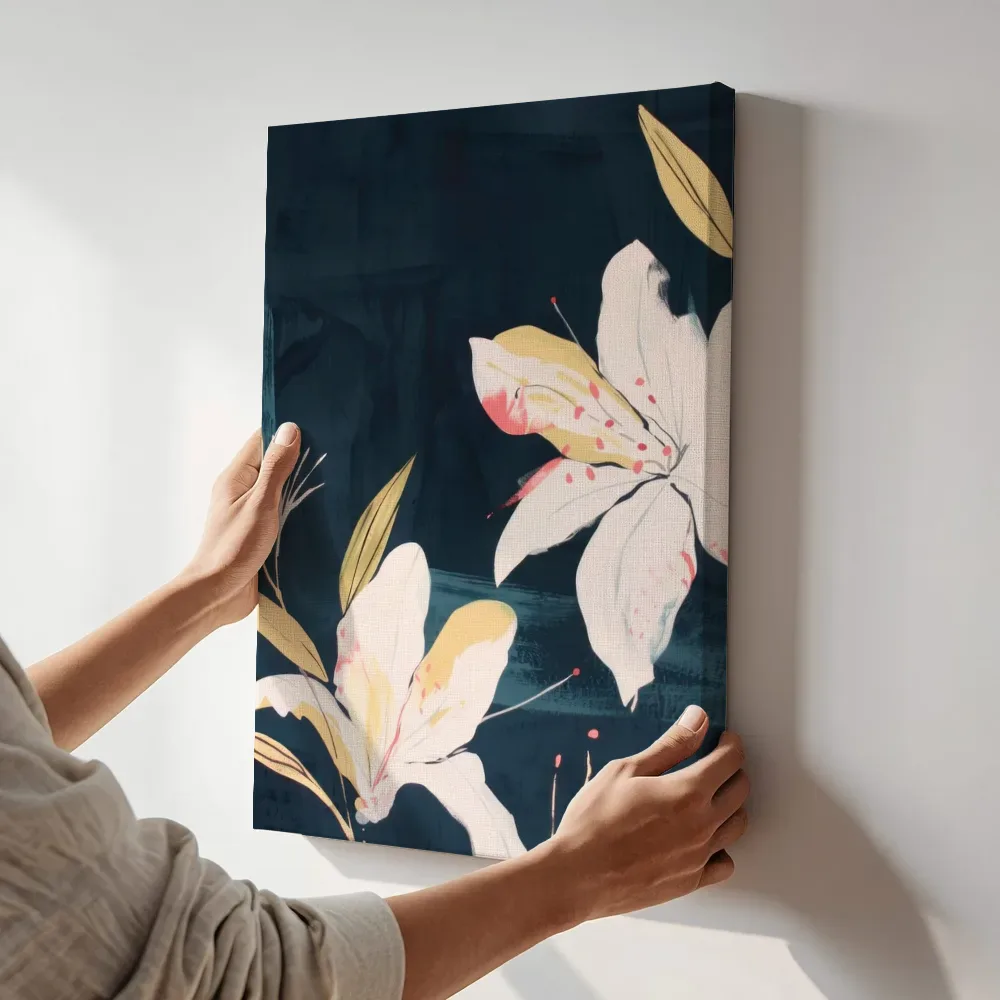 Sfeerimpressie: Witte lelies in het donker terwijl het aan de muur wordt gehangen
