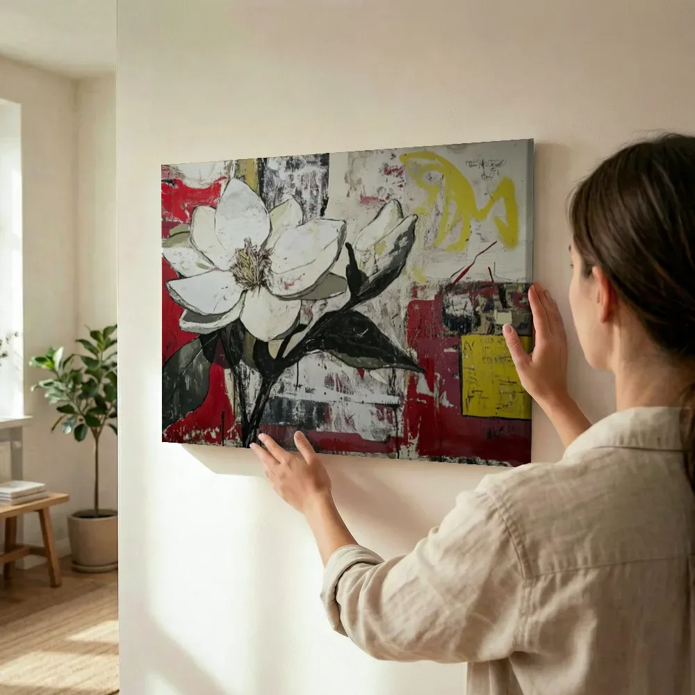 Sfeerimpressie: Witte magnolia op rood terwijl het wordt opgehangen