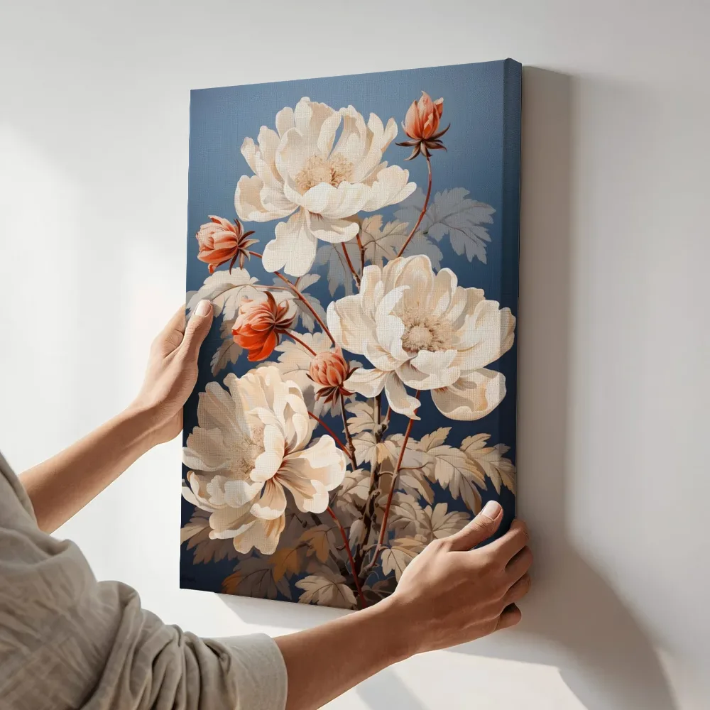 Sfeerimpressie: Witte pioenrozen op blauw terwijl het aan de muur wordt gehangen