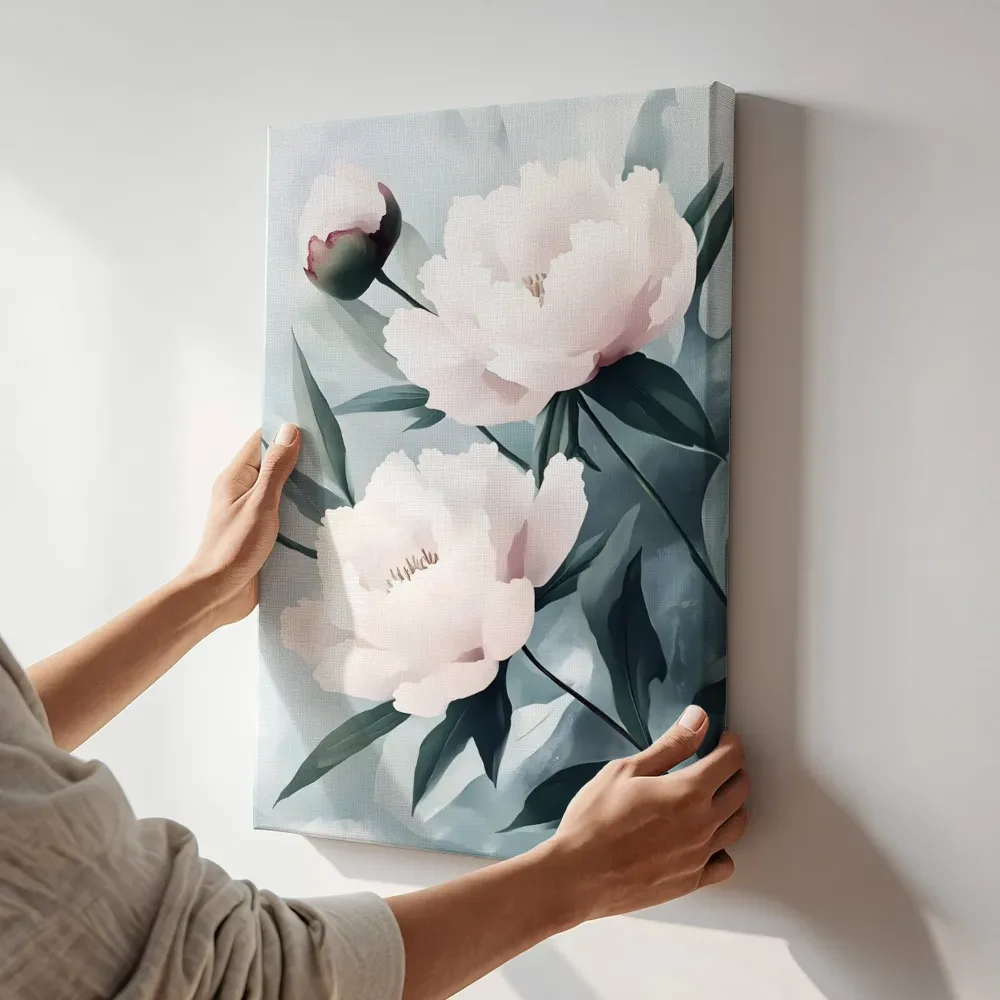 Sfeerimpressie: Witte pioenrozen tak terwijl het aan de muur wordt gehangen