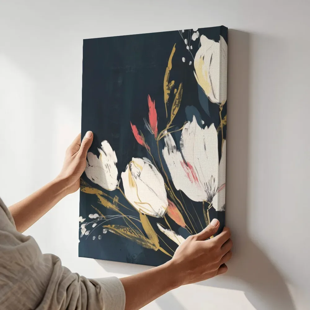 Sfeerimpressie: Witte tulpen in het donker terwijl het aan de muur wordt gehangen