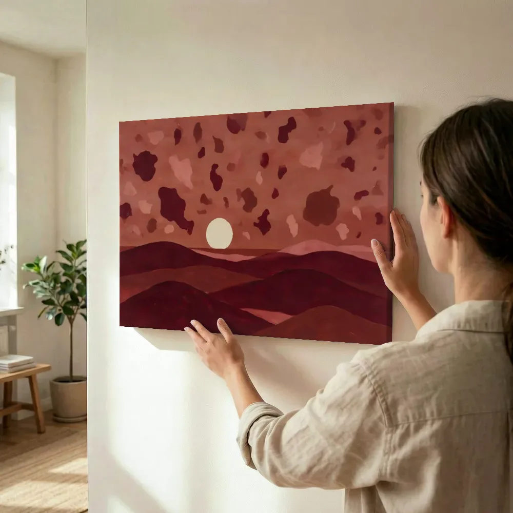 Sfeerimpressie: Woestijnlandschap Textured Minimalism in bordeaux terwijl het wordt opgehangen
