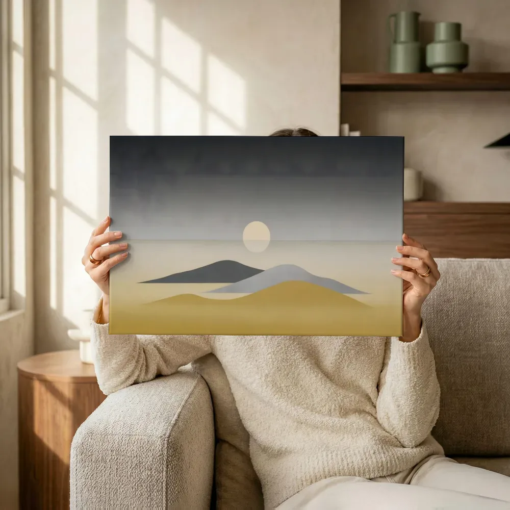 Sfeerimpressie: Woestijnlandschap Textured Minimalism in grafietgrijs terwijl het omhoog wordt gehouden