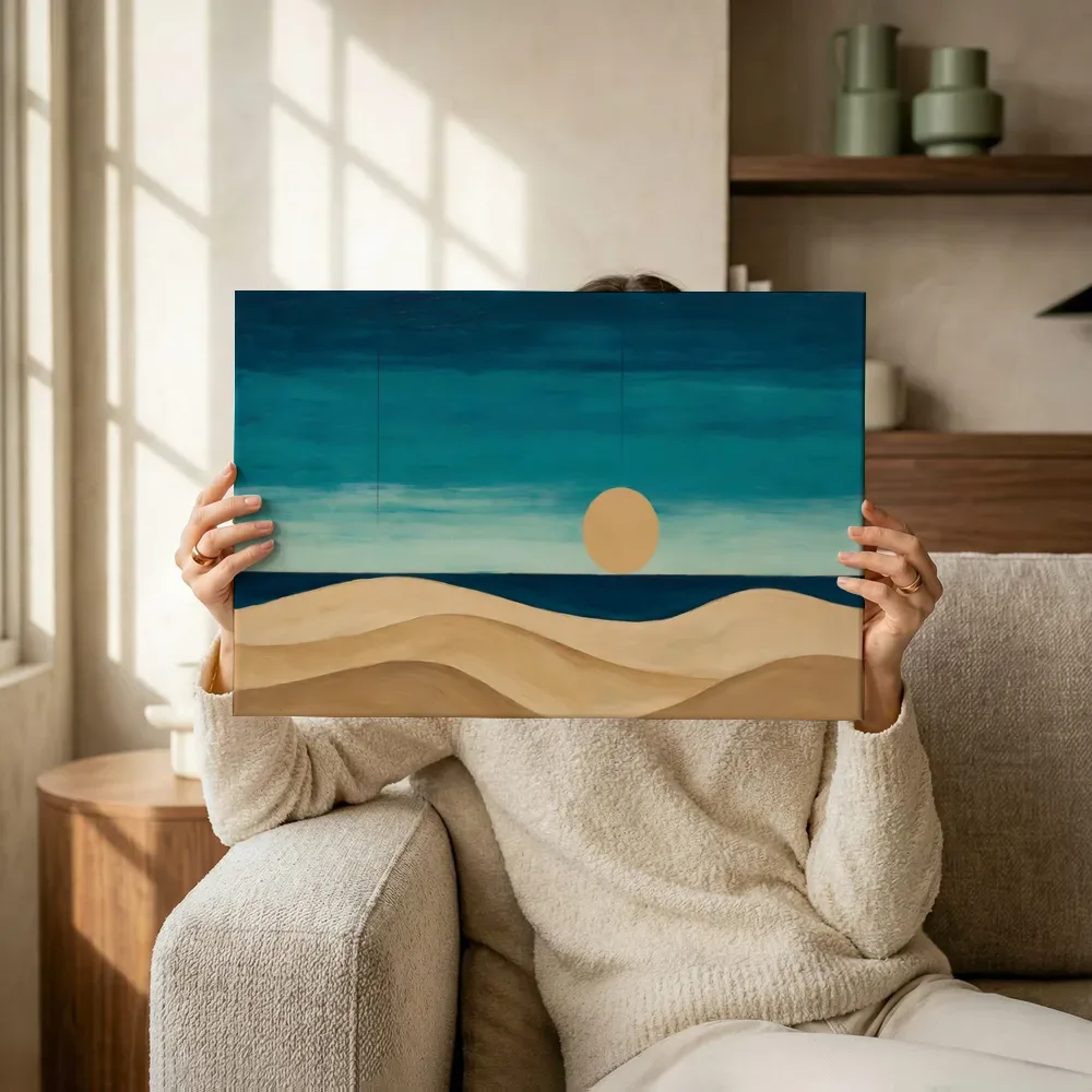 Sfeerimpressie: Woestijnlandschap Textured Minimalism in zeeblauw terwijl het omhoog wordt gehouden