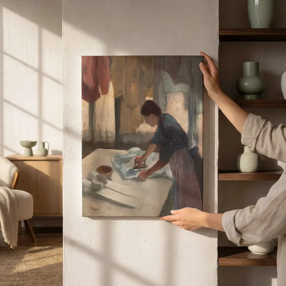 Sfeerimpressie: Strijkende vrouw van Edgar Degas naast de kast