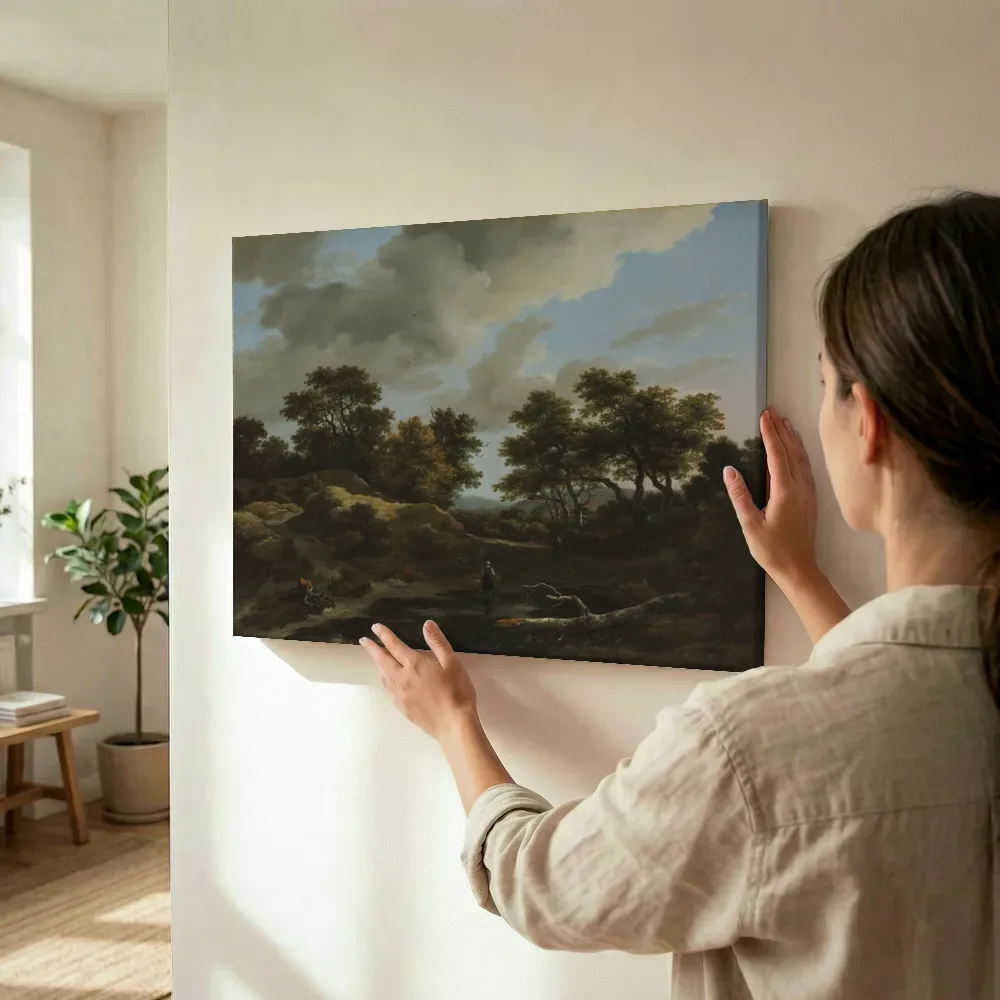 Sfeerimpressie: Bosrijk en heuvelachtig landschap van Jacob van Ruisdael terwijl het wordt opgehangen