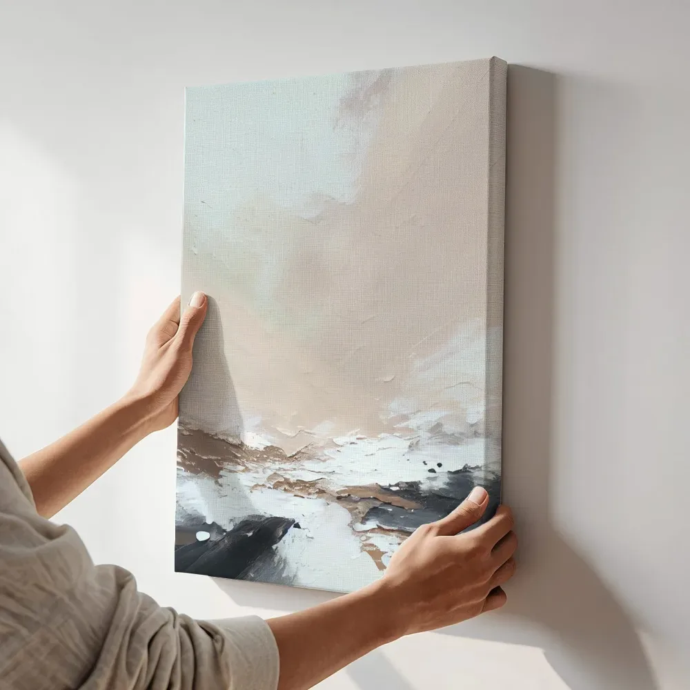 Sfeerimpressie: Zachte nevel in beige met donkere horizon terwijl het aan de muur wordt gehangen