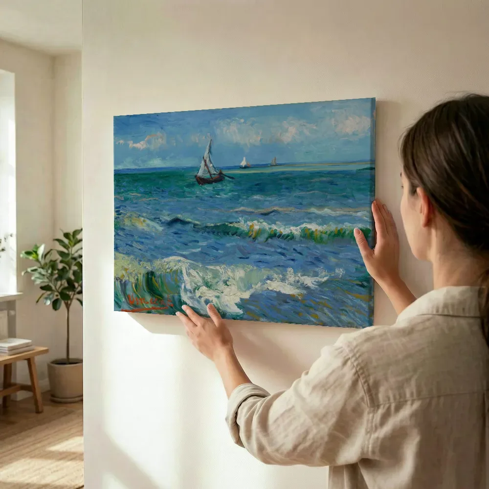 Sfeerimpressie: Zeegezicht bij Les Saintes-Maries-de-la-Mer van Vincent van Gogh terwijl het wordt opgehangen