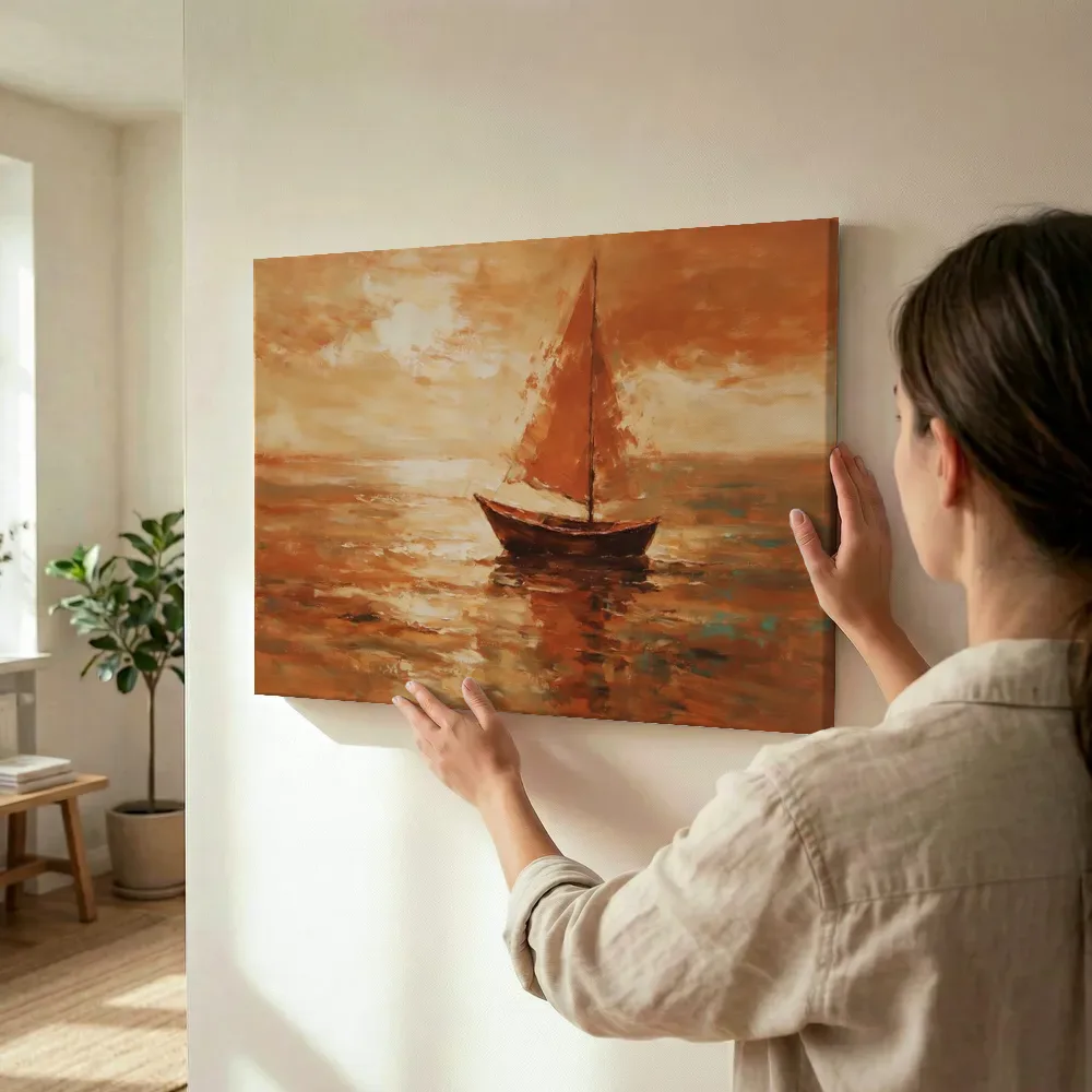 Sfeerimpressie: Zeilboot met oplossende randen in terracotta terwijl het wordt opgehangen
