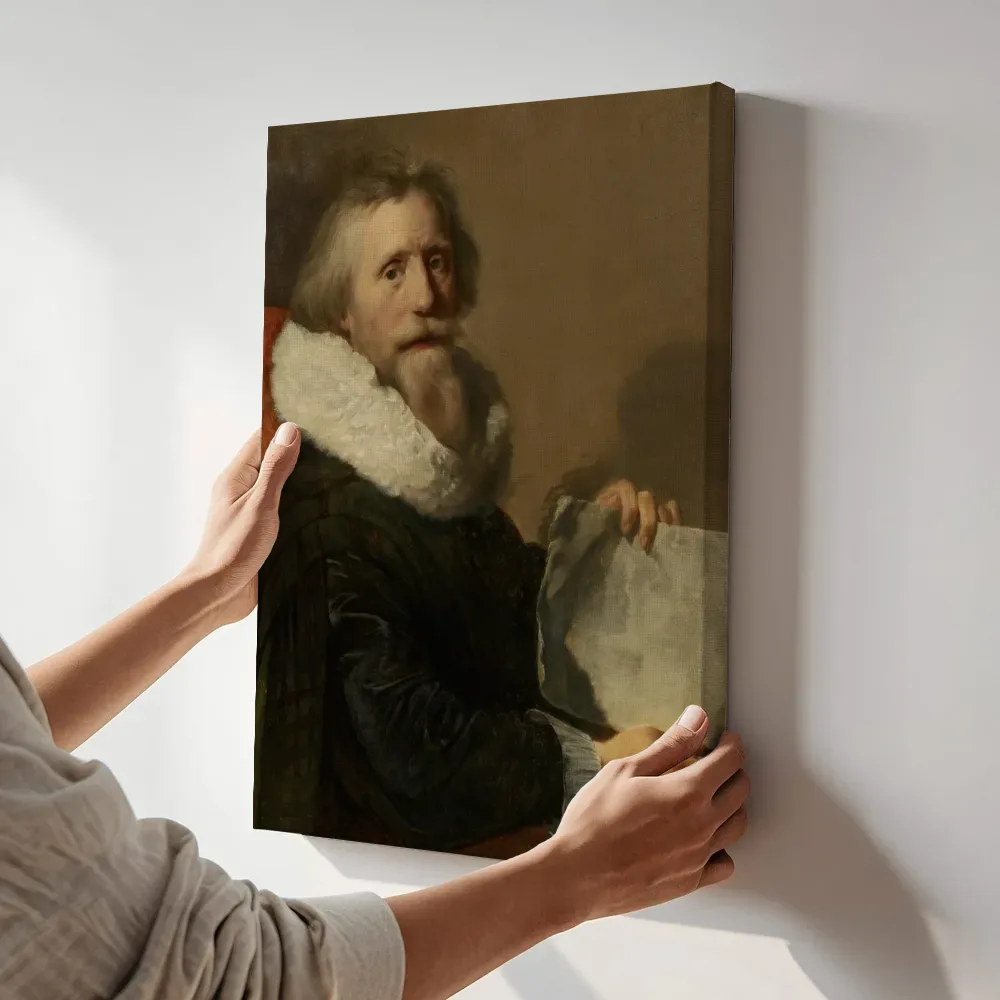 Sfeerimpressie: Zelfportret van Paulus Moreelse terwijl het aan de muur wordt gehangen