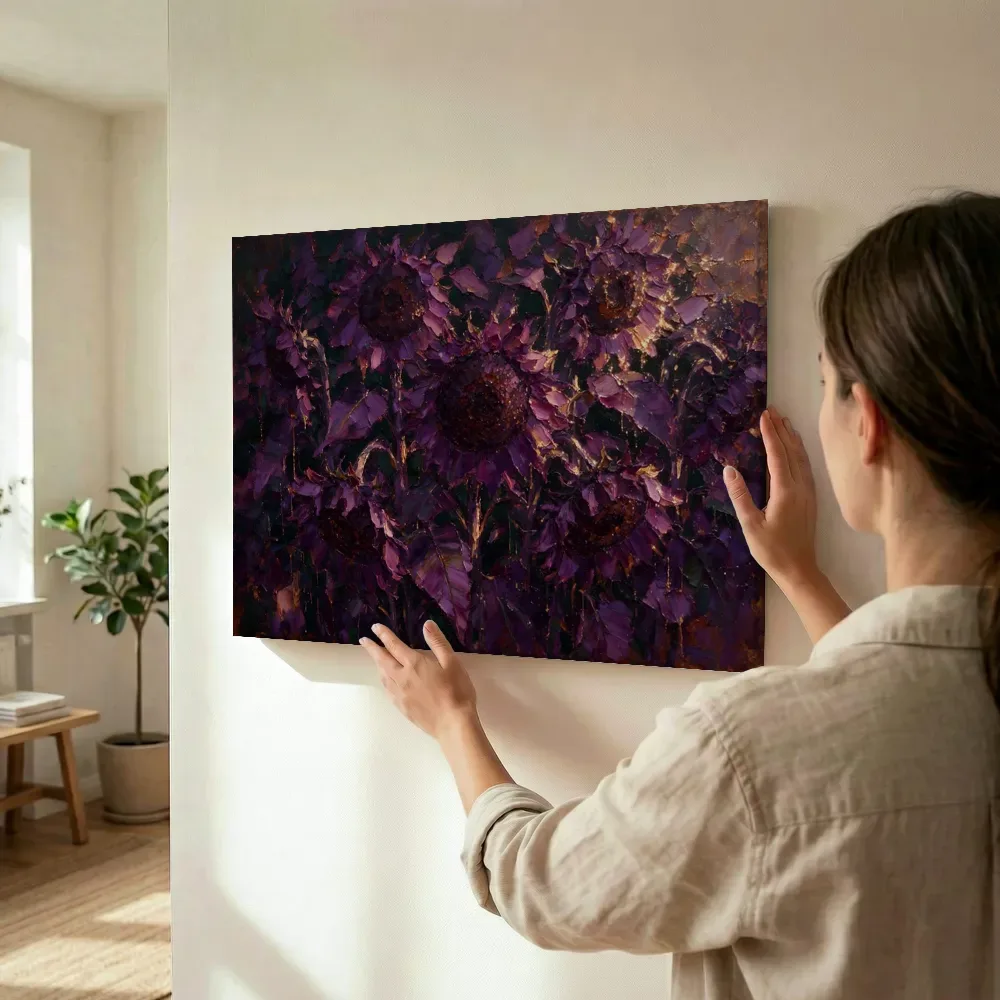 Sfeerimpressie: Zonnebloem in violet terwijl het wordt opgehangen