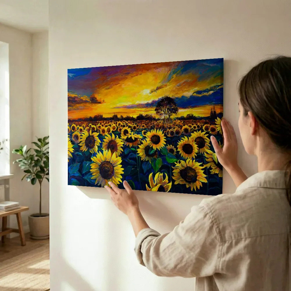 Sfeerimpressie: Zonnebloemenveld bij zonsondergang terwijl het wordt opgehangen
