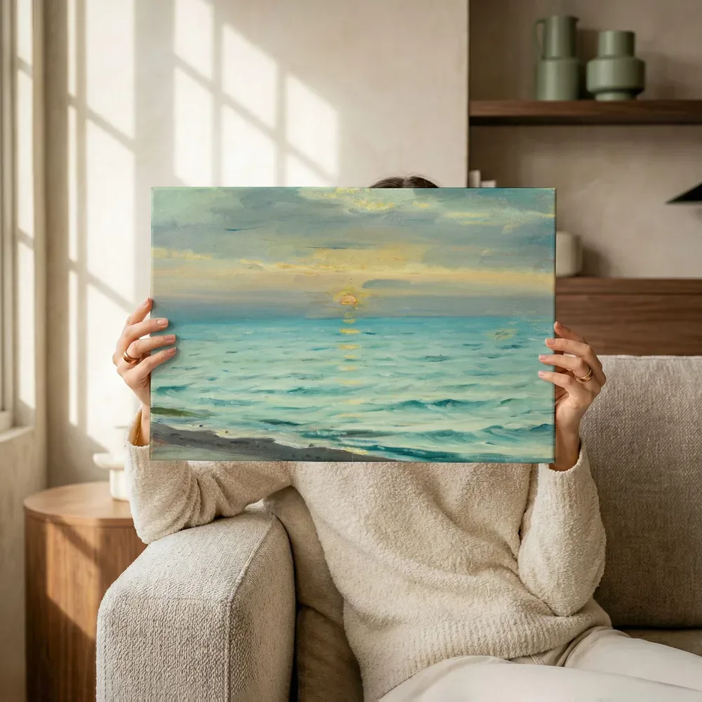 Sfeerimpressie: Zonsondergang op het strand van Skagen van Michael Ancher terwijl het omhoog wordt gehouden
