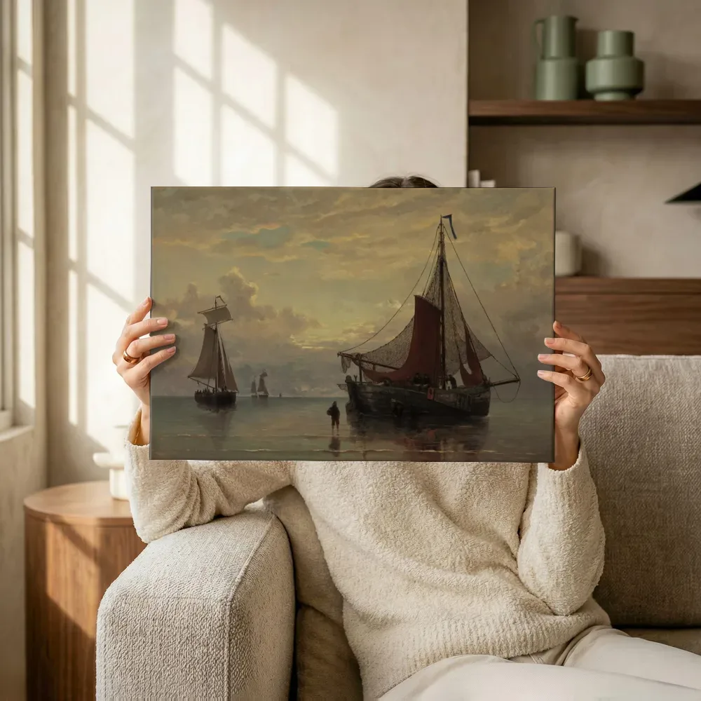 Sfeerimpressie: Zonsopgang aan de Hollandsche kust van Hendrik Willem Mesdag terwijl het omhoog wordt gehouden