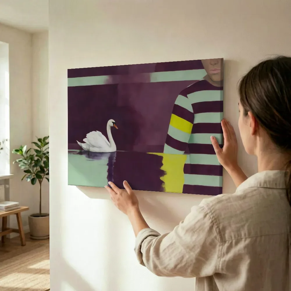 Sfeerimpressie: Zwaan en figuur in aubergine en mint terwijl het omhoog wordt gehouden